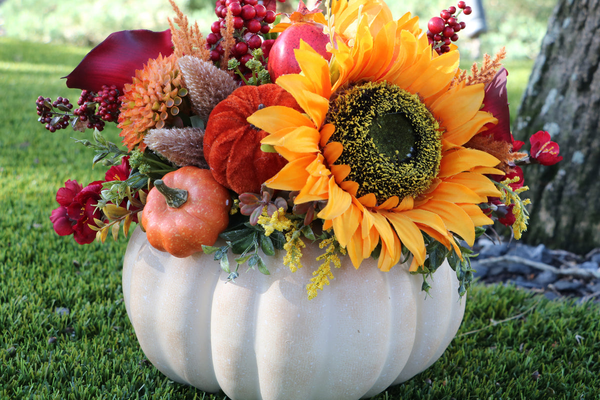 Sip & Style™ | Hocus Pocus Inspired Pumpkins & Petals Floral Design Class