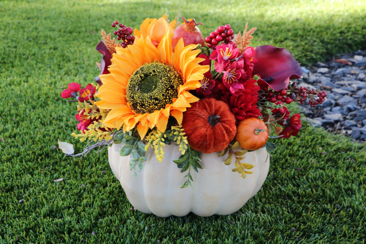 Sip & Style™ | Hocus Pocus Inspired Pumpkins & Petals Floral Design Class